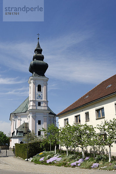 Pfarrkirche St. Vitus  Kirchweidach  Oberbayern  Bayern  Deutschland  Europa