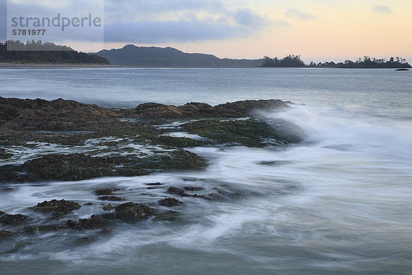 Chesterman Beach bei Dämmerung  Tofino  Vancouver Island  British Columbia  Kanada