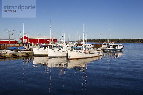 hoch oben Boot angeln Kai binden Kanada Prince Edward Island