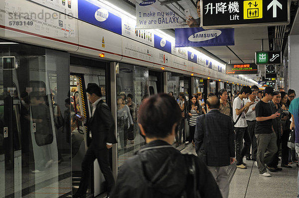 Central Subway Station  Hongkong Island  China  Asien