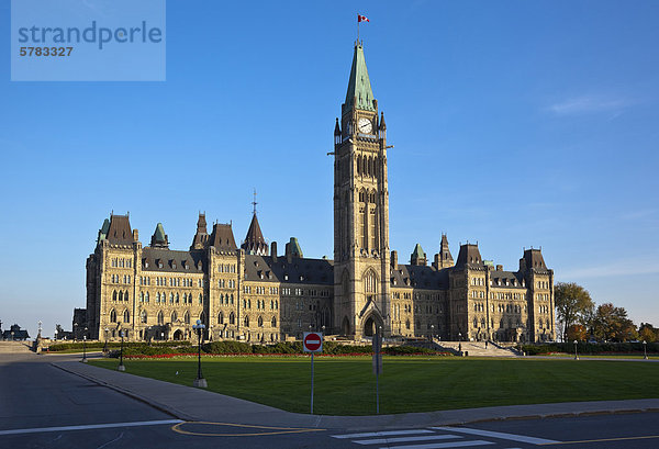 Der Peace Tower (offiziell den Turm des Sieges und des Friedens) und Centre Block der kanadischen Parlament-Gebäude in Ottawa  Ontario