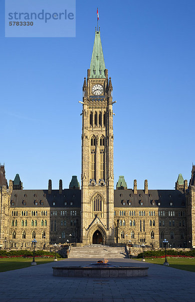 Der Peace Tower (offiziell den Turm des Sieges und des Friedens) und Centre Block der kanadischen Parlament-Gebäude in Ottawa  Ontario