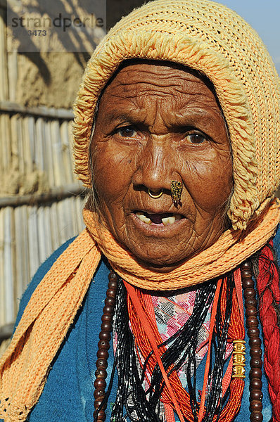 Alte Nepali-Frau  Portrait  Kathmandu Valley  Nepal  Asien