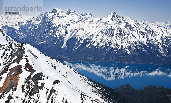 Flug über Chilko Lake innerhalb der Chilcotin-Arche in British Columbia Kanada