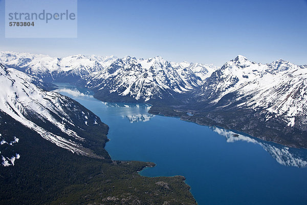 Flug über Chilko Lake innerhalb der Chilcotin-Arche in British Columbia Kanada