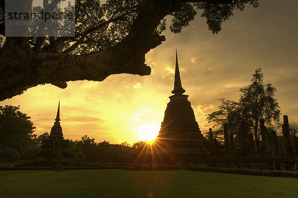 Wat Sa Si  Sonnenuntergang  Sukhothai Historical Park  Sukhothai  Thailand  Asien