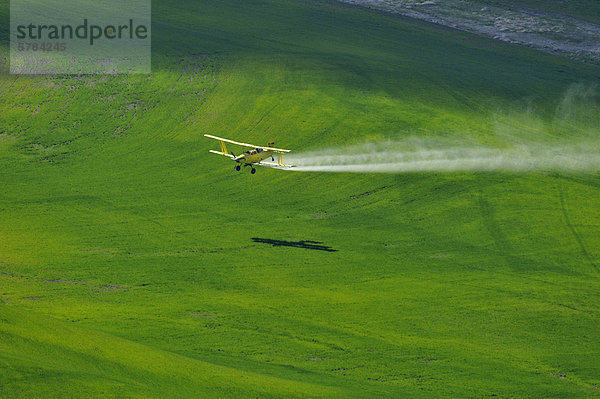 Crop Duster Flugzeuge Sprühen Palouse Felder  Washington  USA