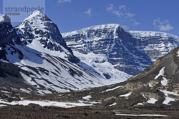 Mt. Athebasca und Mount Andromeda mit Blick auf Gletscher bis in das Columbia Icefield  Jasper  Alberta  Kanada