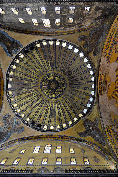 Pendentifkuppel oder Deckenkuppel  Hagia Sophia  Ayasofya  Innenansicht  UNESCO-Weltkulturerbe  Istanbul  Türkei  Europa