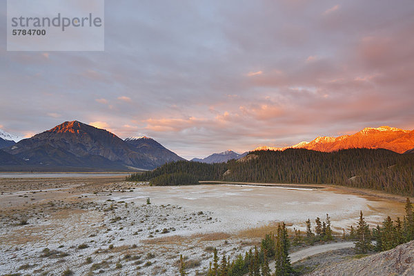 Schlank ist River Valley  Kluane National Park  Yukon  Kanada