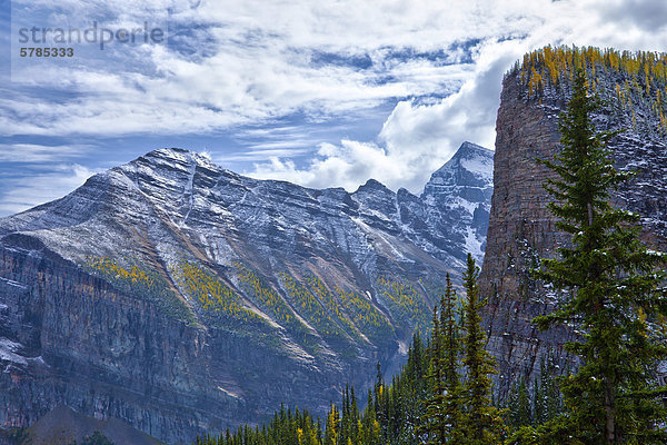 Die großen Bienenstock und Fairview Berg über Lake Louise  Banff Nationalpark  Alberta