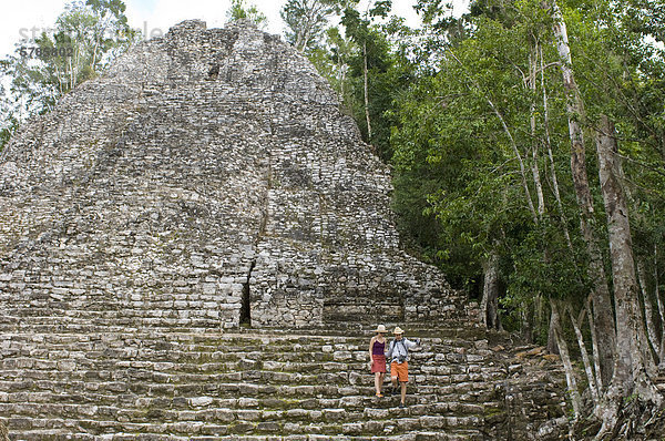 Pyramid Struktur bekannt als La Iglesia in der Gruppe B oder Cobá Gruppe  komplex  Coba  Quintana Roo  Mexiko