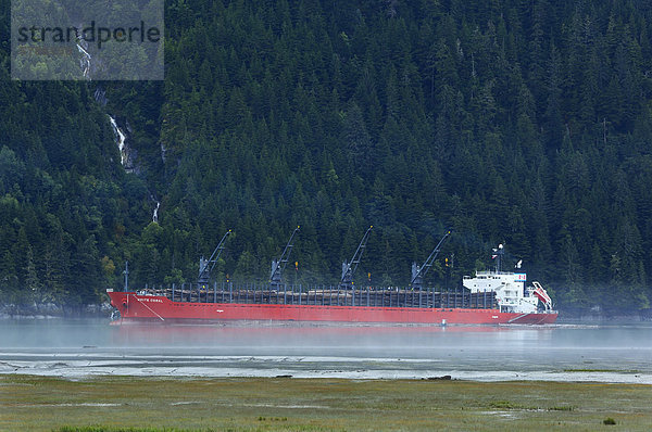 nahe beladen Wasser Fotografie gehen Ozean Stadt Querformat Schiff britisch Kanada roh