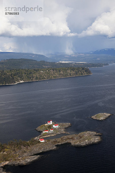 Frohe Island Lighthouse  Antenne  Straße von Georgia  Sunshine Coast  b.c.  Kanada