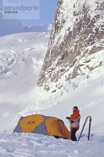 Mann Reise camping Ski unbewohnte entlegene Gegend jung Ländliches Motiv ländliche Motive