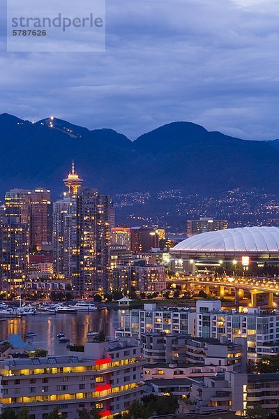 Bach Stadion unaufrichtig British Columbia Kanada Abenddämmerung Platz
