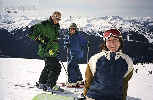 Freunde  Skifahren in Whistler  British Columbia  Kanada.