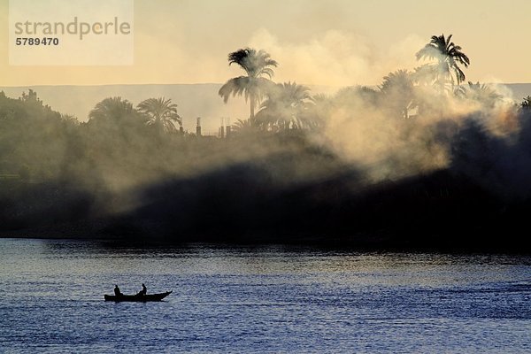 Fischerboot auf dem Nil bei Luxor  Ägypten