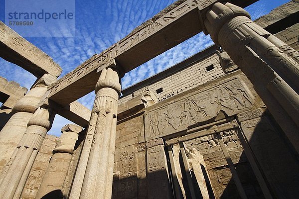 Säulen und Hieroglyphen im Luxor-Tempel  Ägypten