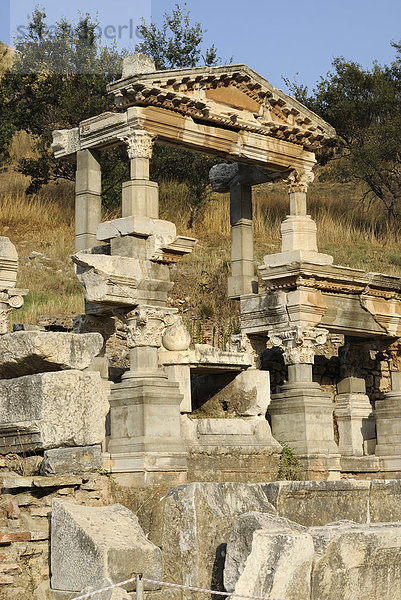 Trajanbrunnen an der Kuretenstraße in den Ruinen von Ephesos  Türkei