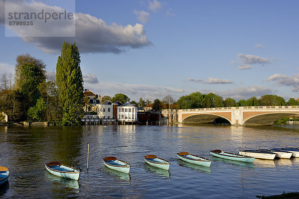 Hampton Court Bridge  Richmond upon Thames  Greater London  London  Großbritannien  Europa