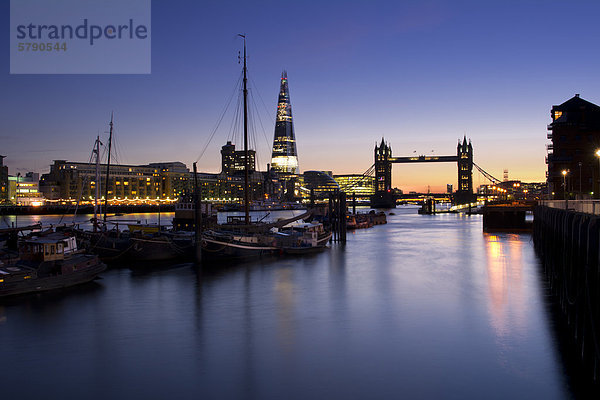 The Shard und Tower Bridge bei Nacht  London  England  Großbritannien  Europa