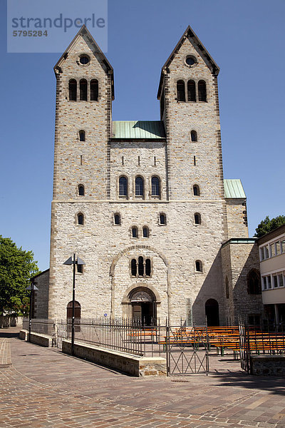 Kirche des Klosters Abdinghof  Abdinghofkirche  Paderborn  Ostwestfalen-Lippe  Nordrhein-Westfalen  Deutschland  Europa  ÖffentlicherGrund