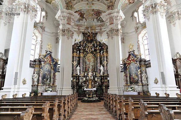 Innenansicht  Kirchenschiff mit Altarbereich  Wallfahrtskirche St. Peter und Paul  erbaut von den Brüdern Zimmermann 1728 - 1731  Steinhausen  Baden-Württemberg  Deutschland  Europa