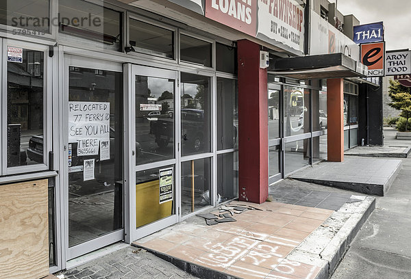 Leere Geschäftslokale in der Evakuierungszone der vom Erdbeben geschädigten Innenstadt von Christchurch Neuseeland