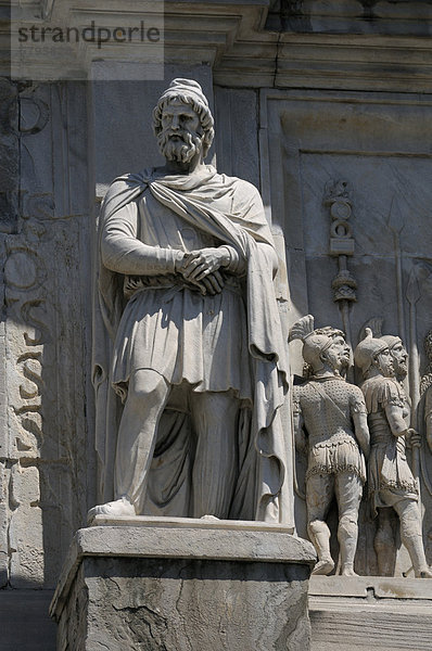 Statue am Konstantinsbogen  Rom  Italien  Europa