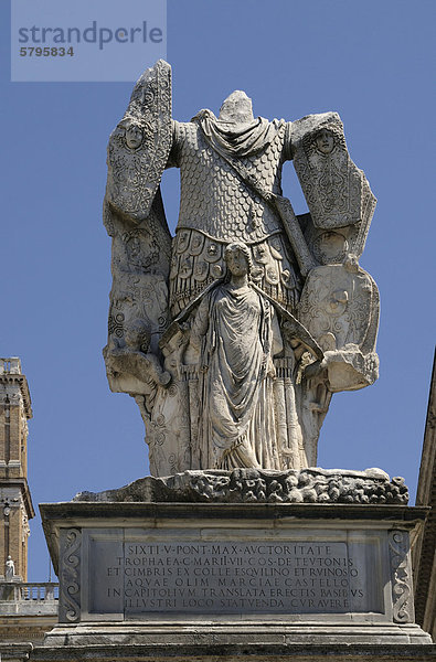 Römische Statue am Kapitol  Rom  Italien  Europa
