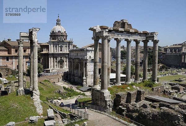 Forum Romanum mit Kirche Santi Luca e Martina  Palatinhügel  Rom  Italien  Europa