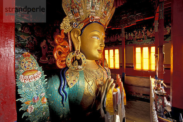 Buddha-Statue  Maitreya  Gelbmützenkloster Tikse oder Thiksey oder Thikse  Ladakh  Jammu und Kaschmir  indischer Himalaya  Nordindien  Indien  Asien