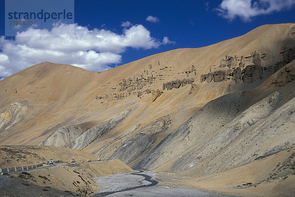 Manali-Leh-Highway  bei Pang  Ladakh  indischer Himalaya  Jammu und Kaschmir  Nordindien  Indien  Asien