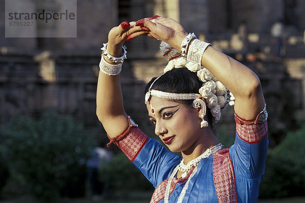 Odissi-Tänzerin  Surya- oder Sonnentempel  Konarak oder Konark  Orissa  Ostindien  Indien  Asien