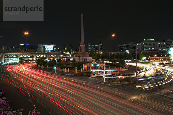Victory Monument bei Nacht  Bangkok  Thailand  Asien