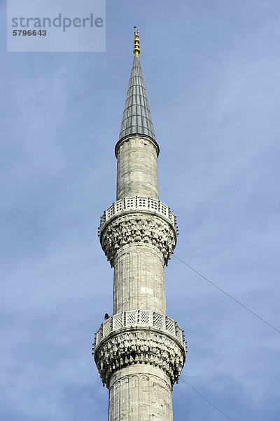 Minarett Sultan-Ahmed-Moschee oder Blaue Moschee  Sultanahmet  Altstadt  UNESCO-Weltkulturerbe  Istanbul  Europa
