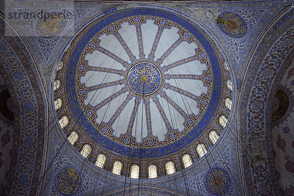 Dachgewölbe  verzierte Kuppeln  Innenaufnahme Sultan-Ahmed-Moschee oder Blaue Moschee  Sultanahmet  Altstadt  UNESCO-Weltkulturerbe  Istanbul  Europa