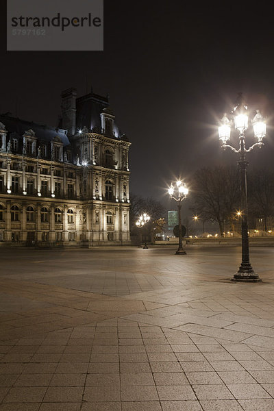Frankreich  Paris  Place de l'Hotel de Ville bei Nacht beleuchtet