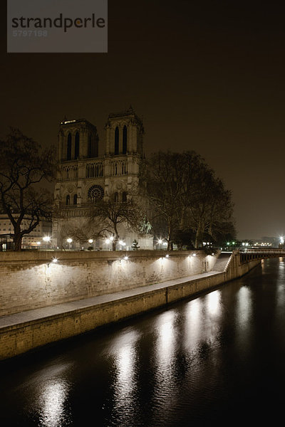 Notre Dame de Paris mit Blick über die Seine  Paris  Frankreich