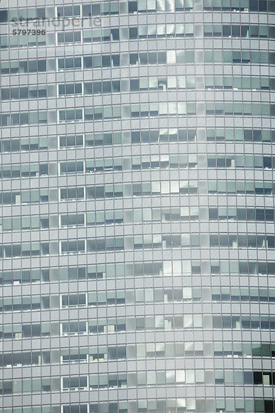 Moderne Gebäudefassade  Vollausbau