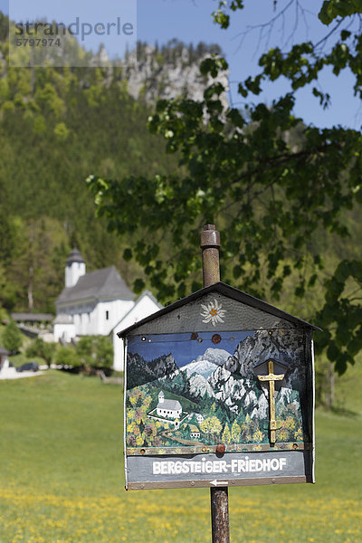 Wegweiser zum Bergsteigerfriedhof in Johnsbach  Gesäuse  Ennstaler Alpen  Obersteiermark  Steiermark  Österreich  Europa  ÖffentlicherGrund