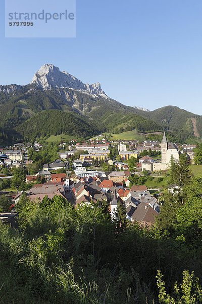 Eisenerz mit Berg Pfaffenstein  Obersteiermark  Steiermark  Österreich  Europa  ÖffentlicherGrund