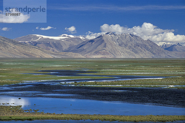 Von Flussläufen durchzogene Ebene südlich des Tso Moriri oder Tsomoriri  Kibber-Karzok-Trek  Changtang oder Changthang  Ladakh  indischer Himalaya  Jammu und Kaschmir  Nordindien  Indien  Asien