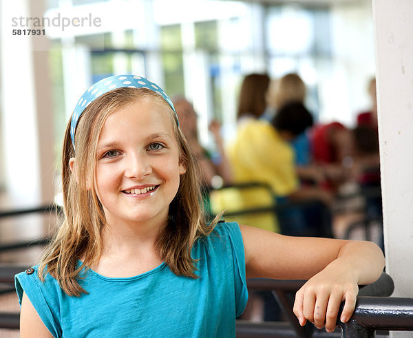 Lächelndes Mädchen in der Schule  Portrait