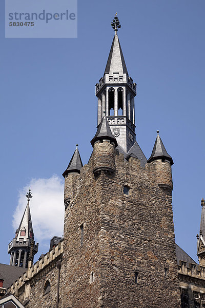 Der Granusturm ist der Ostturm des Rathauses  Rathaus  Aachen  Rheinland  Nordrhein-Westfalen  Deutschland  Europa  ÖffentlicherGrund