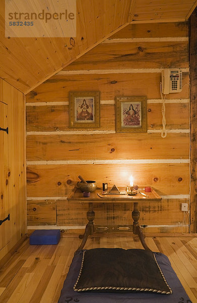Lifestyle Wohnhaus Zimmer Meditation Wiederholung Nachbarschaft Boden Fußboden Fußböden kanadisch Kanada alt Quebec