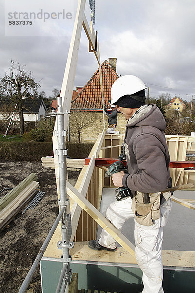 Bauarbeiter arbeiten Gebäude neu