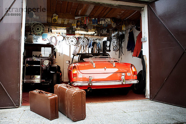 Oldtimer- und Kofferraumkoffer in der Garage