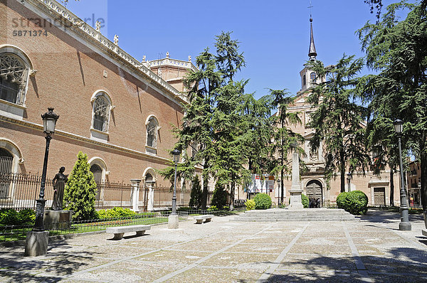 Plaza de las Bernardas  Convento de San Bernado  Kirche  Museum  Alcala de Henares  Spanien  Europa